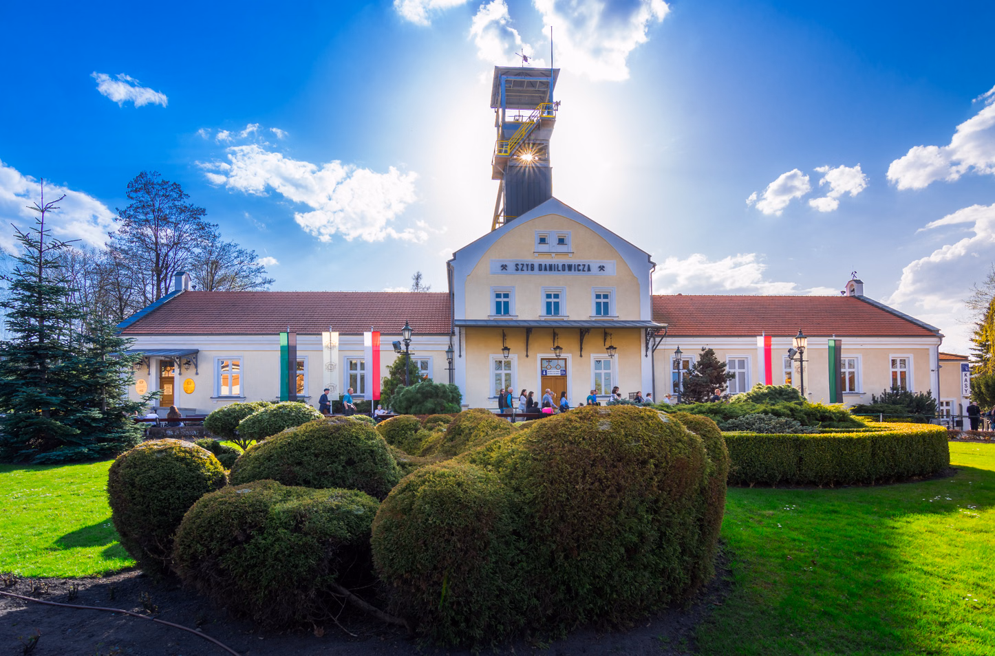 Krakow salt mine trip – visitors entering the UNESCO-listed Wieliczka Salt Mine with skip-the-line access