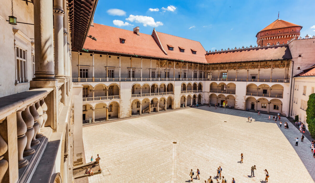 Wawel Castle tour in Krakow – admire Renaissance architecture and royal courtyards