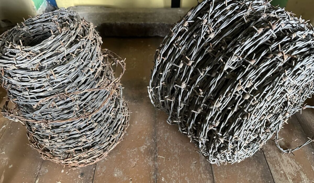 Drut kolczasty oryginalny z ogrodzenia obozu