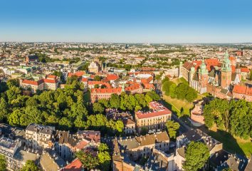 poland-krakow-wawel-castle-view-in-summer