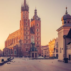 krakow-poland-st-marys-church-on-the-main-square-in-the-morning-sunlight