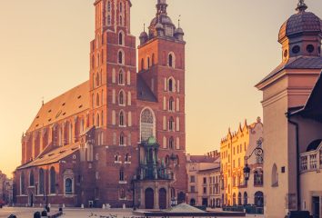 krakow-poland-st-marys-church-on-the-main-square-in-the-morning-sunlight